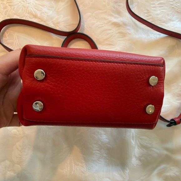 Tod's Red Pebbled Leather Crossbody Bucket Phone Bag - Picture 8 of 8